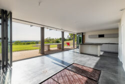 Villa moderne à Saint-Astier photographiée par Jean-Luc Renouil photographe immobilier et pilote de drone en Dordogne