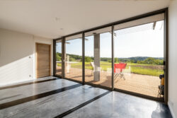 Villa moderne à Saint-Astier photographiée par Jean-Luc Renouil photographe immobilier et pilote de drone en Dordogne