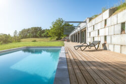 Villa moderne à Saint-Astier photographiée par Jean-Luc Renouil photographe immobilier et pilote de drone en Dordogne