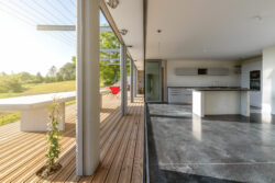 Villa moderne à Saint-Astier photographiée par Jean-Luc Renouil photographe immobilier et pilote de drone en Dordogne