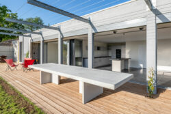 Villa moderne à Saint-Astier photographiée par Jean-Luc Renouil photographe immobilier et pilote de drone en Dordogne