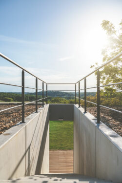 Villa moderne à Saint-Astier photographiée par Jean-Luc Renouil photographe immobilier et pilote de drone en Dordogne