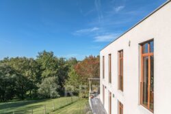 Maison d'architecte sur Sarlat photographiée par Jean-Luc Renouil, photographe immobilier et pilote de drone en Dordogne.