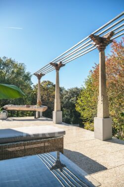 Maison d'architecte sur Sarlat photographiée par Jean-Luc Renouil, photographe immobilier et pilote de drone en Dordogne.