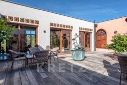 Maison d'architecte sur Sarlat photographiée par Jean-Luc Renouil, photographe immobilier et pilote de drone en Dordogne.