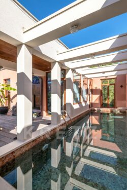 Maison d'architecte sur Sarlat photographiée par Jean-Luc Renouil, photographe immobilier et pilote de drone en Dordogne.