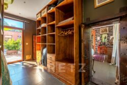 Maison d'architecte sur Sarlat photographiée par Jean-Luc Renouil, photographe immobilier et pilote de drone en Dordogne.