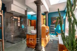 Maison d'architecte sur Sarlat photographiée par Jean-Luc Renouil, photographe immobilier et pilote de drone en Dordogne.