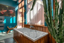 Maison d'architecte sur Sarlat photographiée par Jean-Luc Renouil, photographe immobilier et pilote de drone en Dordogne.