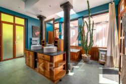 Maison d'architecte sur Sarlat photographiée par Jean-Luc Renouil, photographe immobilier et pilote de drone en Dordogne.