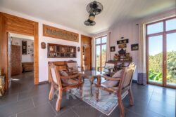 Maison d'architecte sur Sarlat photographiée par Jean-Luc Renouil, photographe immobilier et pilote de drone en Dordogne.