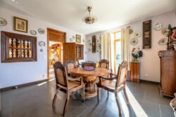 Maison d'architecte sur Sarlat photographiée par Jean-Luc Renouil, photographe immobilier et pilote de drone en Dordogne.