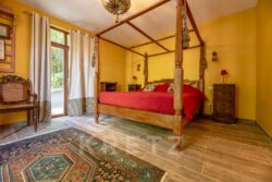 Maison d'architecte sur Sarlat photographiée par Jean-Luc Renouil, photographe immobilier et pilote de drone en Dordogne.