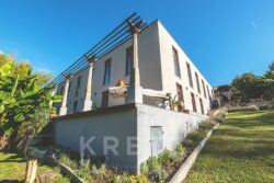 Maison d'architecte sur Sarlat photographiée par Jean-Luc Renouil, photographe immobilier et pilote de drone en Dordogne.