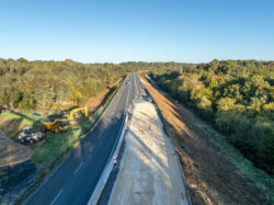 Reportage sur le chantier de réfection des talus de la D709 par NGE - ABTP BIARD - Reportage photographique de Jean-Luc Renouil photographe et pilote de drone en Dordogne.