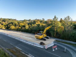 Reportage sur le chantier de réfection des talus de la D709 par NGE - ABTP BIARD - Reportage photographique de Jean-Luc Renouil photographe et pilote de drone en Dordogne.