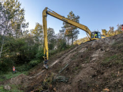Reportage sur le chantier de réfection des talus de la D709 par NGE - ABTP BIARD - Reportage photographique de Jean-Luc Renouil photographe et pilote de drone en Dordogne.