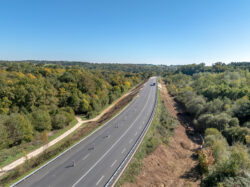 Reportage sur le chantier de réfection des talus de la D709 par NGE - ABTP BIARD - Reportage photographique de Jean-Luc Renouil photographe et pilote de drone en Dordogne.