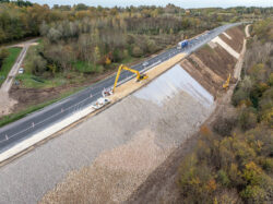 Reportage sur le chantier de réfection des talus de la D709 par NGE - ABTP BIARD - Reportage photographique de Jean-Luc Renouil photographe et pilote de drone en Dordogne.