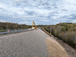 Reportage sur le chantier de réfection des talus de la D709 par NGE - ABTP BIARD - Reportage photographique de Jean-Luc Renouil photographe et pilote de drone en Dordogne.