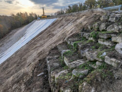 Reportage sur le chantier de réfection des talus de la D709 par NGE - ABTP BIARD - Reportage photographique de Jean-Luc Renouil photographe et pilote de drone en Dordogne.
