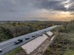 Reportage sur le chantier de réfection des talus de la D709 par NGE - ABTP BIARD - Reportage photographique de Jean-Luc Renouil photographe et pilote de drone en Dordogne.