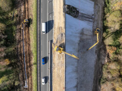 Reportage sur le chantier de réfection des talus de la D709 par NGE - ABTP BIARD - Reportage photographique de Jean-Luc Renouil photographe et pilote de drone en Dordogne.
