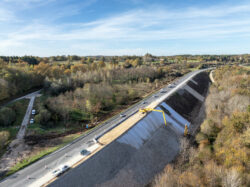 Reportage sur le chantier de réfection des talus de la D709 par NGE - ABTP BIARD - Reportage photographique de Jean-Luc Renouil photographe et pilote de drone en Dordogne.