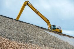 Reportage sur le chantier de réfection des talus de la D709 par NGE - ABTP BIARD - Reportage photographique de Jean-Luc Renouil photographe et pilote de drone en Dordogne.