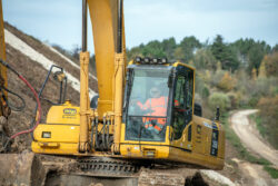 Reportage sur le chantier de réfection des talus de la D709 par NGE - ABTP BIARD - Reportage photographique de Jean-Luc Renouil photographe et pilote de drone en Dordogne.
