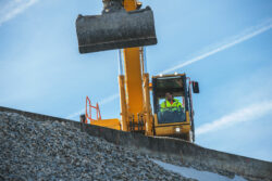 Reportage sur le chantier de réfection des talus de la D709 par NGE - ABTP BIARD - Reportage photographique de Jean-Luc Renouil photographe et pilote de drone en Dordogne.