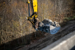 Reportage sur le chantier de réfection des talus de la D709 par NGE - ABTP BIARD - Reportage photographique de Jean-Luc Renouil photographe et pilote de drone en Dordogne.