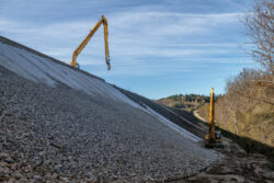 Reportage sur le chantier de réfection des talus de la D709 par NGE - ABTP BIARD - Reportage photographique de Jean-Luc Renouil photographe et pilote de drone en Dordogne.