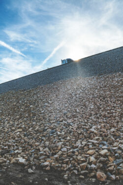 Reportage sur le chantier de réfection des talus de la D709 par NGE - ABTP BIARD - Reportage photographique de Jean-Luc Renouil photographe et pilote de drone en Dordogne.