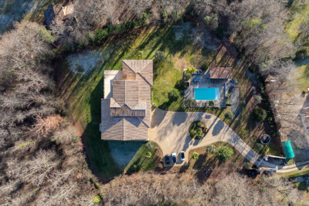 Immobilier Montignac 6 Magnifique villa surplombant Montignac Lascaux photographiée par Jean-Luc Renouil photographe immobilier et pilote de drone en Dordogne.