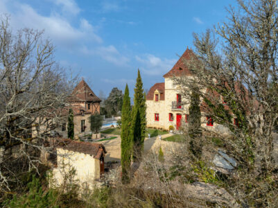 Immobilier Castelnaud 3 Maison en pierres à Castelnaud la Chapelle photographiée par Jean-Luc Renouil photographe immobilier professionnel et pilote de drone en Dordogne.