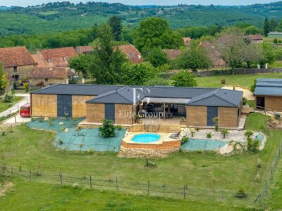 Maison contemporaine en bois photographié par Jean-Luc Renouil photographe immobilier et pilote de drone en Dordogne.