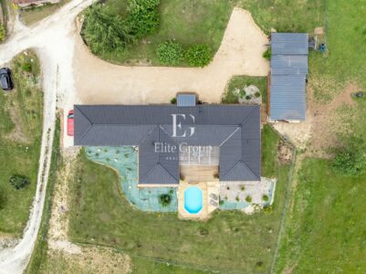 Maison contemporaine en bois photographié par Jean-Luc Renouil photographe immobilier et pilote de drone en Dordogne.