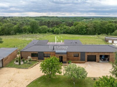 Maison contemporaine en bois photographié par Jean-Luc Renouil photographe immobilier et pilote de drone en Dordogne.