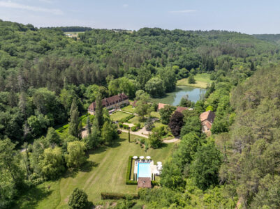 Grand domaine à Mauzens et Miremont photographié par Jean-Luc Renouil, photographe immobilier et pilote de drone en Dordogne.