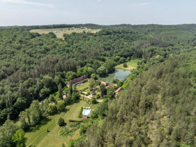 Grand domaine à Mauzens et Miremont photographié par Jean-Luc Renouil, photographe immobilier et pilote de drone en Dordogne.