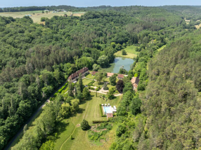 Grand domaine à Mauzens et Miremont photographié par Jean-Luc Renouil, photographe immobilier et pilote de drone en Dordogne.