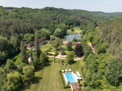 Grand domaine à Mauzens et Miremont photographié par Jean-Luc Renouil, photographe immobilier et pilote de drone en Dordogne.