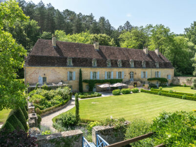 Grand domaine à Mauzens et Miremont photographié par Jean-Luc Renouil, photographe immobilier et pilote de drone en Dordogne.