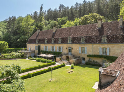 Grand domaine à Mauzens et Miremont photographié par Jean-Luc Renouil, photographe immobilier et pilote de drone en Dordogne.