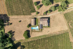 Immobilier Pellegrue 10 Maison d'artiste à Pellegrue photographiée par Jean-Luc Renouil, photographe immobilier et pilote de drone en Dordogne.