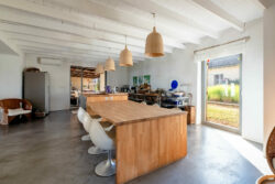 Immobilier Pellegrue 51 Maison d'artiste à Pellegrue photographiée par Jean-Luc Renouil, photographe immobilier et pilote de drone en Dordogne.