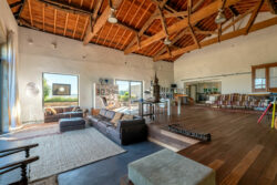 Immobilier Pellegrue 44 Maison d'artiste à Pellegrue photographiée par Jean-Luc Renouil, photographe immobilier et pilote de drone en Dordogne.