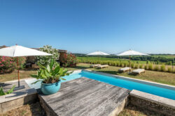 Immobilier Pellegrue 31 Maison d'artiste à Pellegrue photographiée par Jean-Luc Renouil, photographe immobilier et pilote de drone en Dordogne.