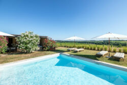 Immobilier Pellegrue 30 Maison d'artiste à Pellegrue photographiée par Jean-Luc Renouil, photographe immobilier et pilote de drone en Dordogne.